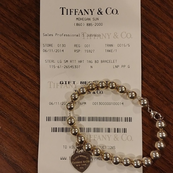 Woman LOVE a Tiffany blue box!! - Picture 13 of 13